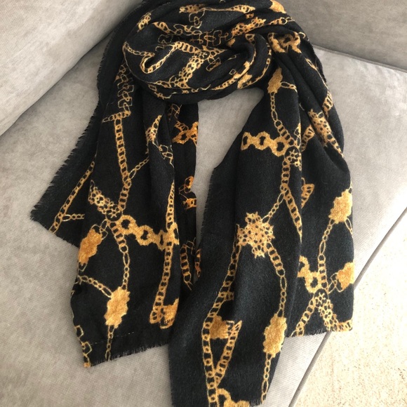 ✨Ladies Chain Print Scarf✨